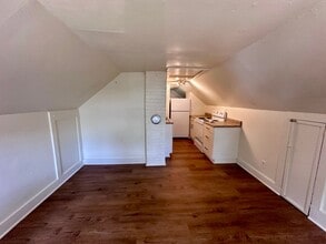 1205 N Greensboro St in Carrboro, NC - Building Photo - Building Photo