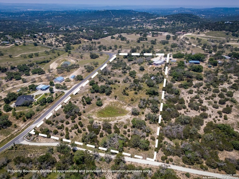 111 Stony Hills Rd, Unit 1332 in Center Point, TX - Building Photo