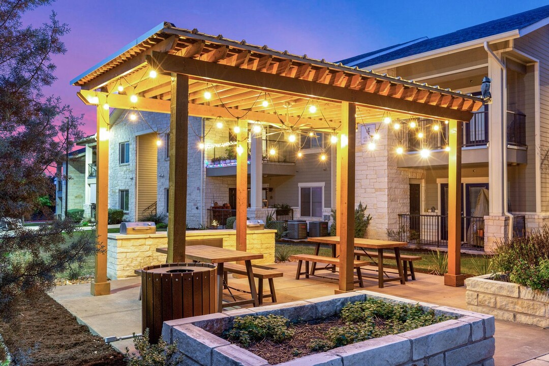 Woodcreek in Wimberley, TX - Foto de edificio