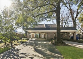 525 W 30th St in Houston, TX - Building Photo