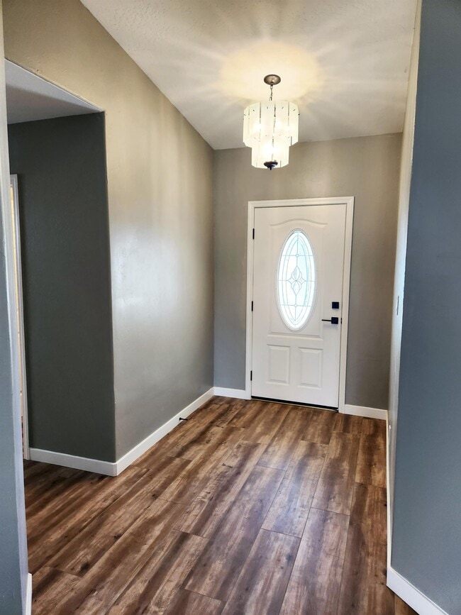 8608 Hoodsport Ave in Bakersfield, CA - Building Photo - Building Photo