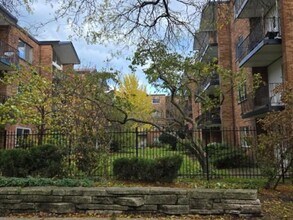 6961 N Oakley Ave in Chicago, IL - Building Photo - Building Photo