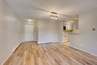 5770 E Warren Ave, Unit #C-114 in Denver, CO - Building Photo - Building Photo