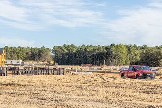 The Oaks at Glenwood in Old Bridge, NJ - Building Photo - Building Photo