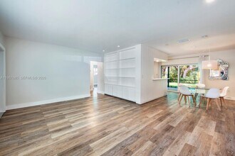 11745 SW 81st Rd in Pinecrest, FL - Building Photo - Building Photo