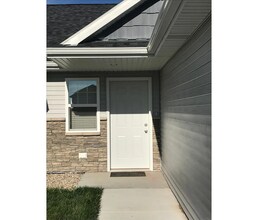 1042 Augusta Dr in Seward, NE - Building Photo - Building Photo