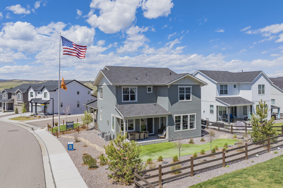 Brightland Homes at Montaine in Castle Rock, CO - Foto de edificio