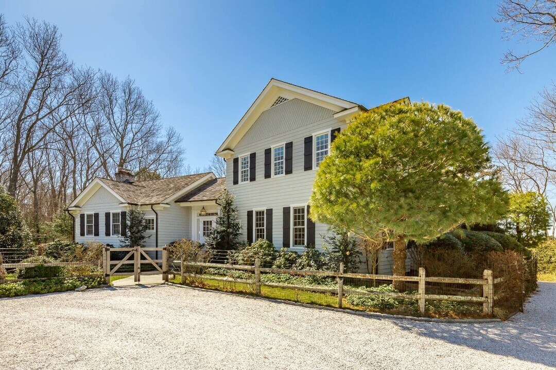 37 Mile Hill Rd in East Hampton, NY - Building Photo