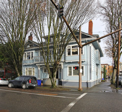 Loveyjoy Apartments in Portland, OR - Foto de edificio - Building Photo