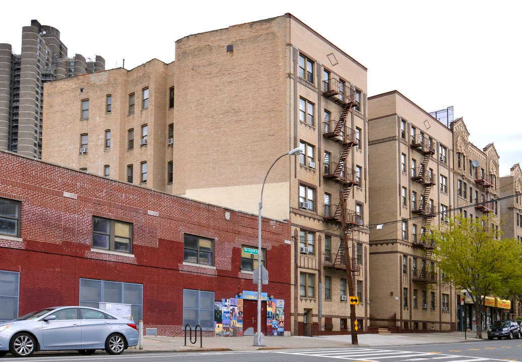 19 E Van Cortlandt Ave in Bronx, NY - Foto de edificio