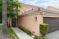 Stonewood Condominiums in Azusa, CA - Foto de edificio - Building Photo