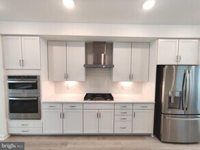 5002 Longmire Wy in Chantilly, VA - Building Photo - Building Photo