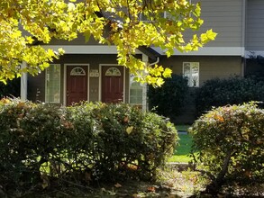 Riverwood Apartments in Grants Pass, OR - Building Photo - Building Photo