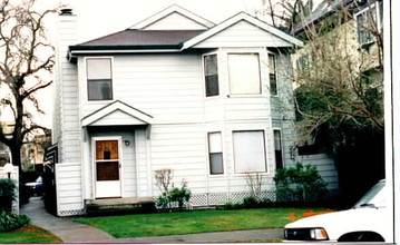 2518 Capitol Ave in Sacramento, CA - Building Photo - Building Photo