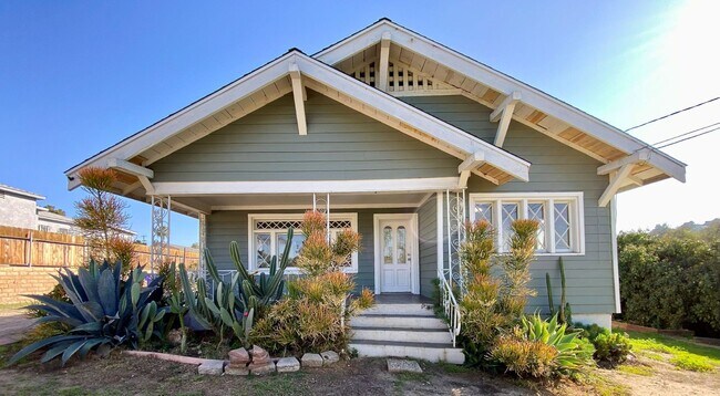 657 63rd St in San Diego, CA - Foto de edificio - Building Photo