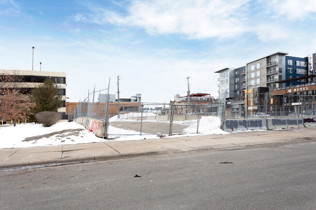 Uptown Tower Apartments in Minneapolis, MN - Building Photo - Building Photo