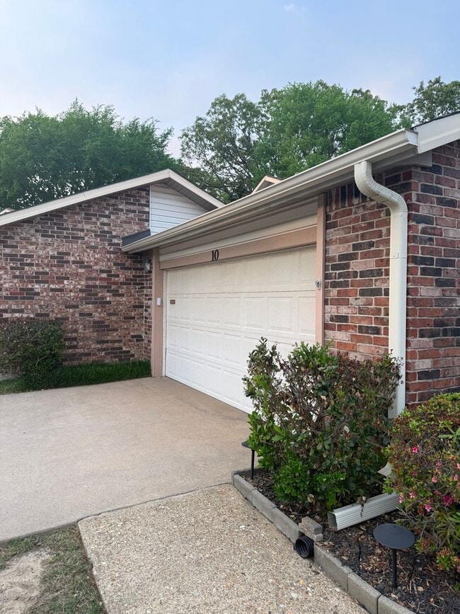 10 Hampshire Cir in Little Rock, AR - Building Photo - Building Photo