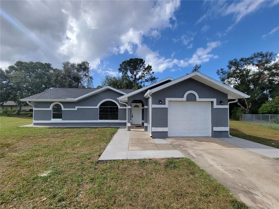 101 Spring Loop in Ocala, FL - Foto de edificio