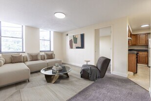 182 W Warrington Ave in Pittsburgh, PA - Building Photo