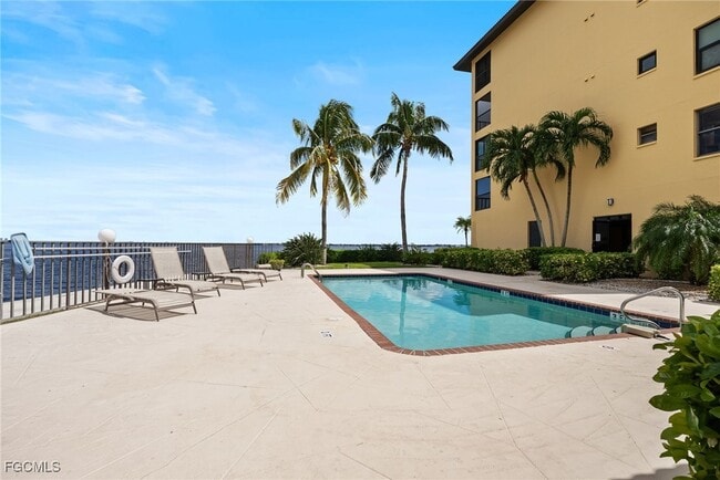 property at 4019 SE 20th Pl