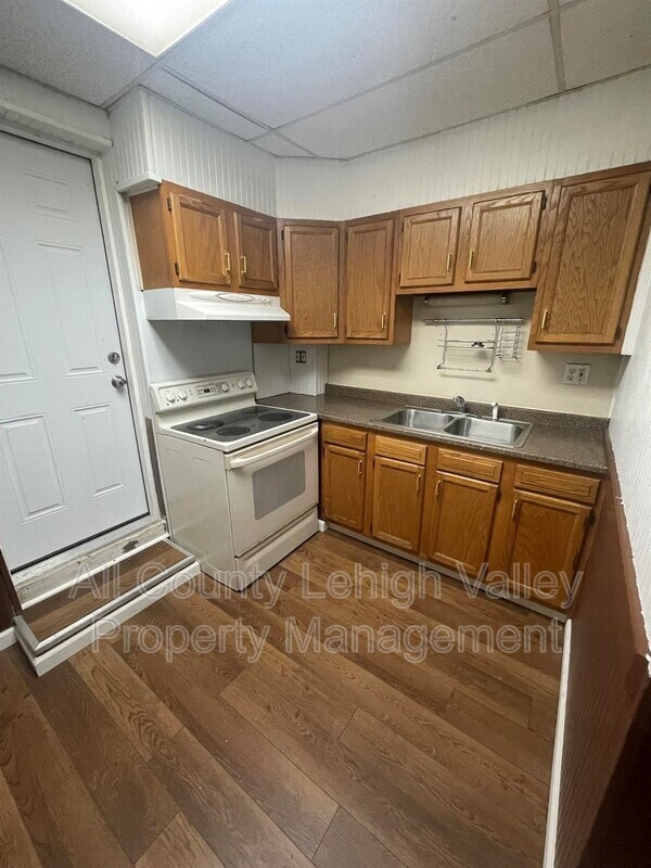 property at 736 N Ninth St