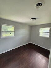 742 E Bundy Ave in Flint, MI - Building Photo - Building Photo