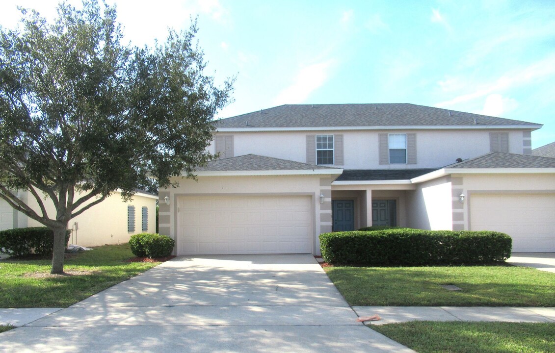 1998 Yellowfin Dr in Port Orange, FL - Building Photo