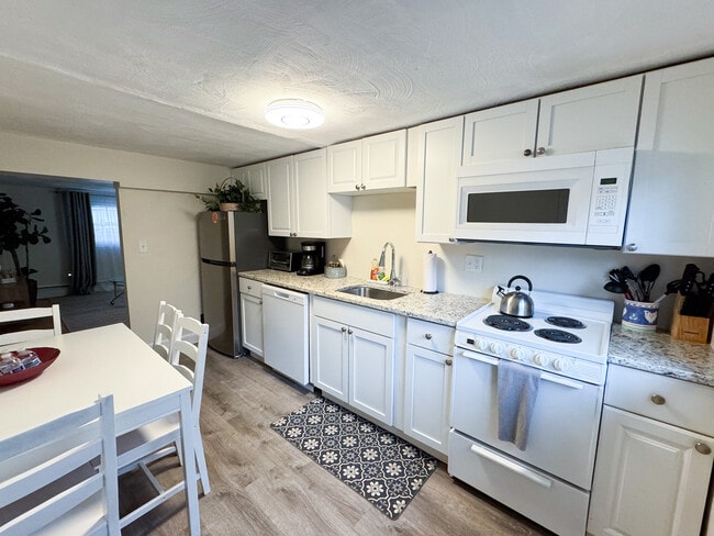 79 Chestnut St, Unit 2B