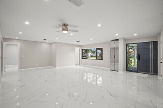 192 Palm View Dr in Naples, FL - Building Photo - Building Photo
