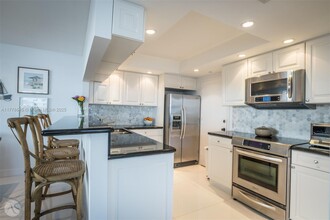 177 Ocean Ln Dr in Key Biscayne, FL - Building Photo - Building Photo
