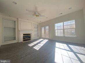 13400 Fountain Club Dr in Germantown, MD - Building Photo - Building Photo