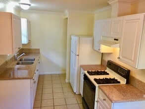 411 Douglas St, Unit #2 in Pasadena, CA - Foto de edificio - Building Photo