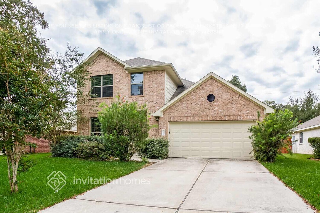 13433 Raintree Dr in Montgomery, TX - Foto de edificio