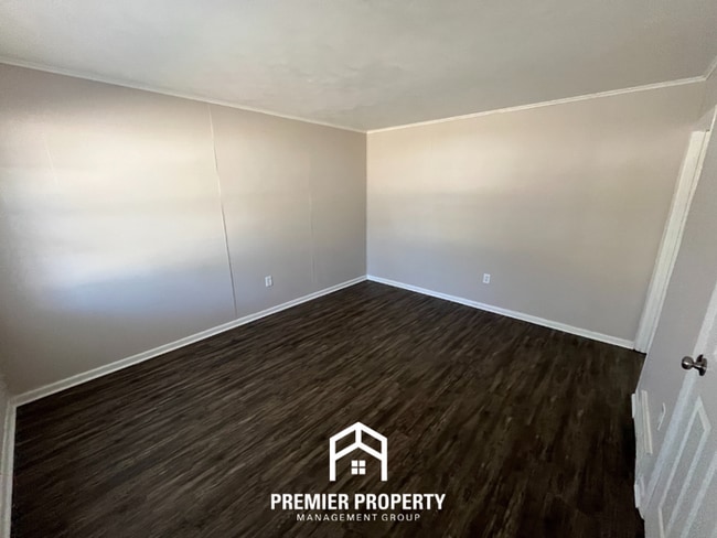 211 Burwood Dr in Memphis, TN - Building Photo - Building Photo