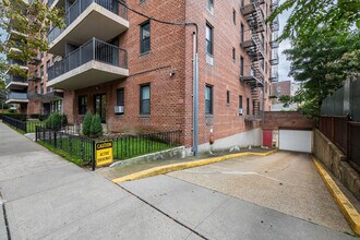 Co-Op in Flushing, NY - Building Photo - Building Photo