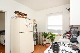 1933 W Crystal St, Unit J09P in Chicago, IL - Foto de edificio - Building Photo