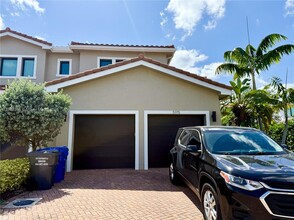 5915 Brookfield Cir in Fort Lauderdale, FL - Foto de edificio - Building Photo