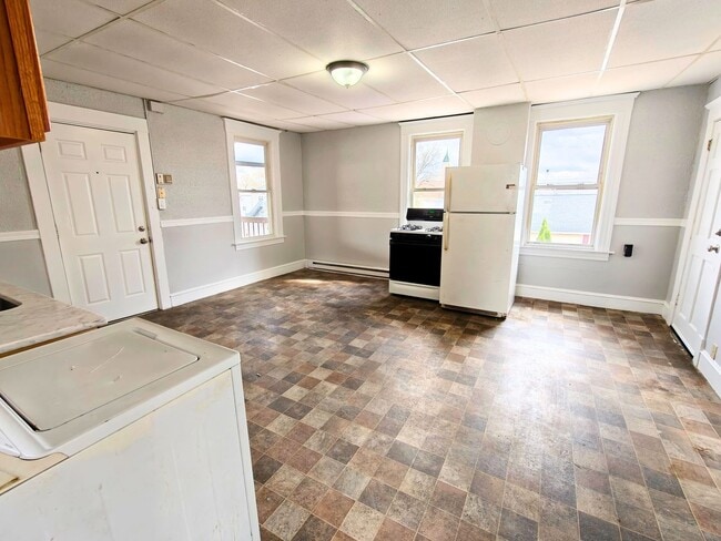 21 Dale St in Chicopee, MA - Building Photo - Building Photo