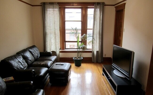 3914 N Greenview Ave, Unit 2 in Chicago, IL - Building Photo - Building Photo