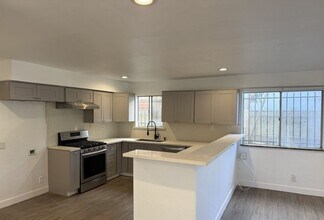 1505 S Dunsmuir Ave, Unit 1505 in Los Angeles, CA - Building Photo - Building Photo