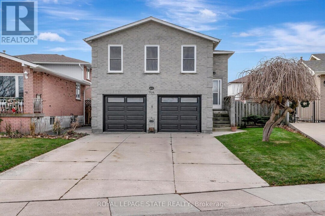 144 Ravenbury Dr in Hamilton, ON - Building Photo