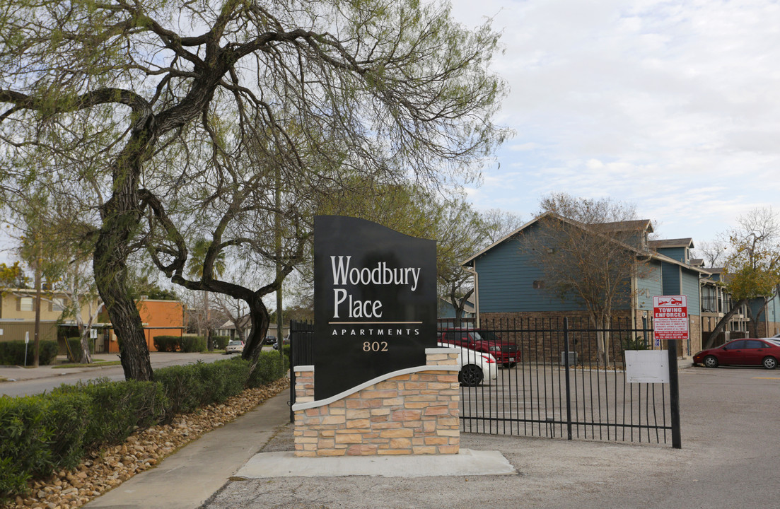 Woodbury Place Apartments in Corpus Christi, TX - Foto de edificio