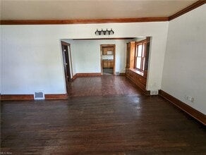 3562 Trent Ave-Unit -UP in Cleveland, OH - Building Photo - Building Photo