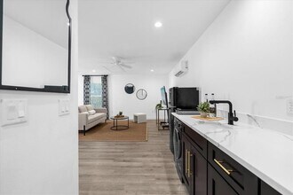 1812 N Westmoreland Dr in Orlando, FL - Building Photo - Building Photo