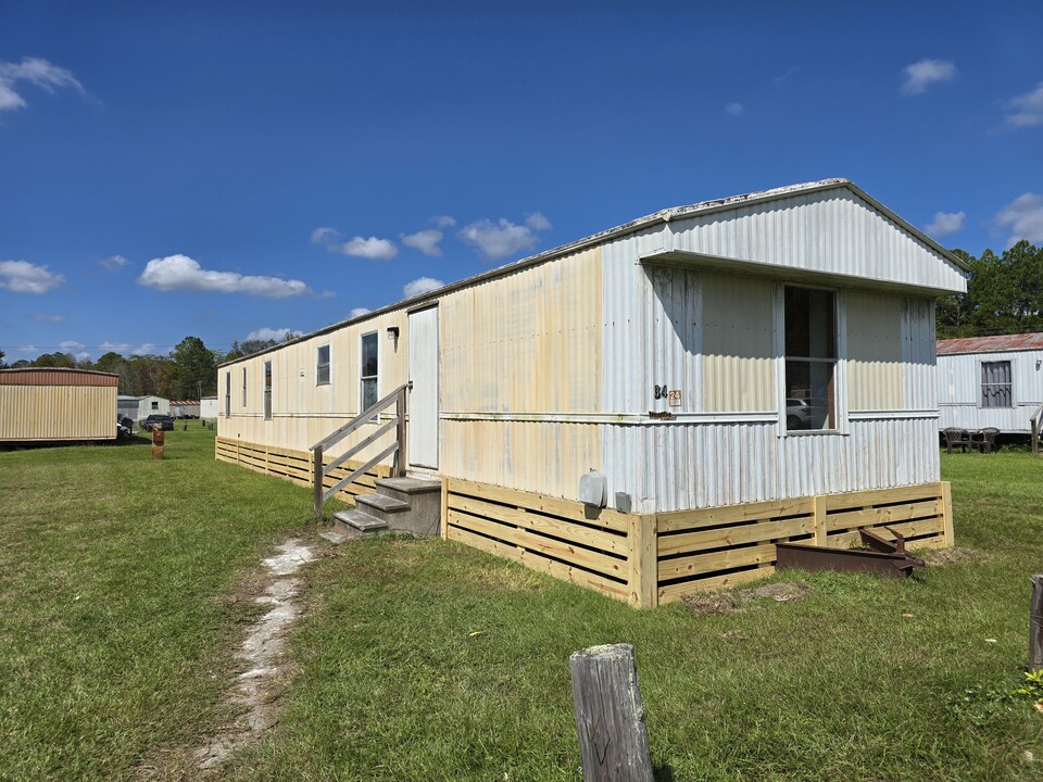 8582 Rye Patch Rd in Ludowici, GA - Building Photo