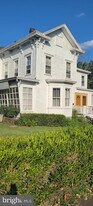 37 W Broad St in Hopewell, NJ - Building Photo