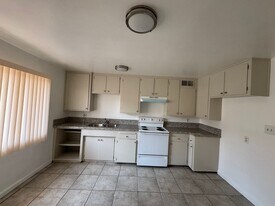 2120 E California Ave in Bakersfield, CA - Building Photo