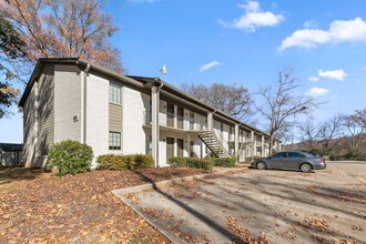 Idlewild in Birmingham, AL - Building Photo - Interior Photo