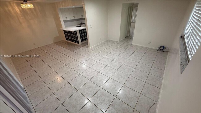 2611 NW 47th Ln, Unit 3201 in Lauderdale Lakes, FL - Building Photo - Building Photo