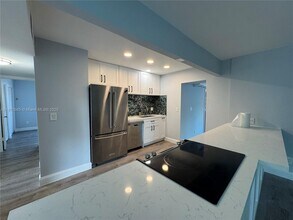 23 Snapper Ave in Key Largo, FL - Building Photo - Building Photo